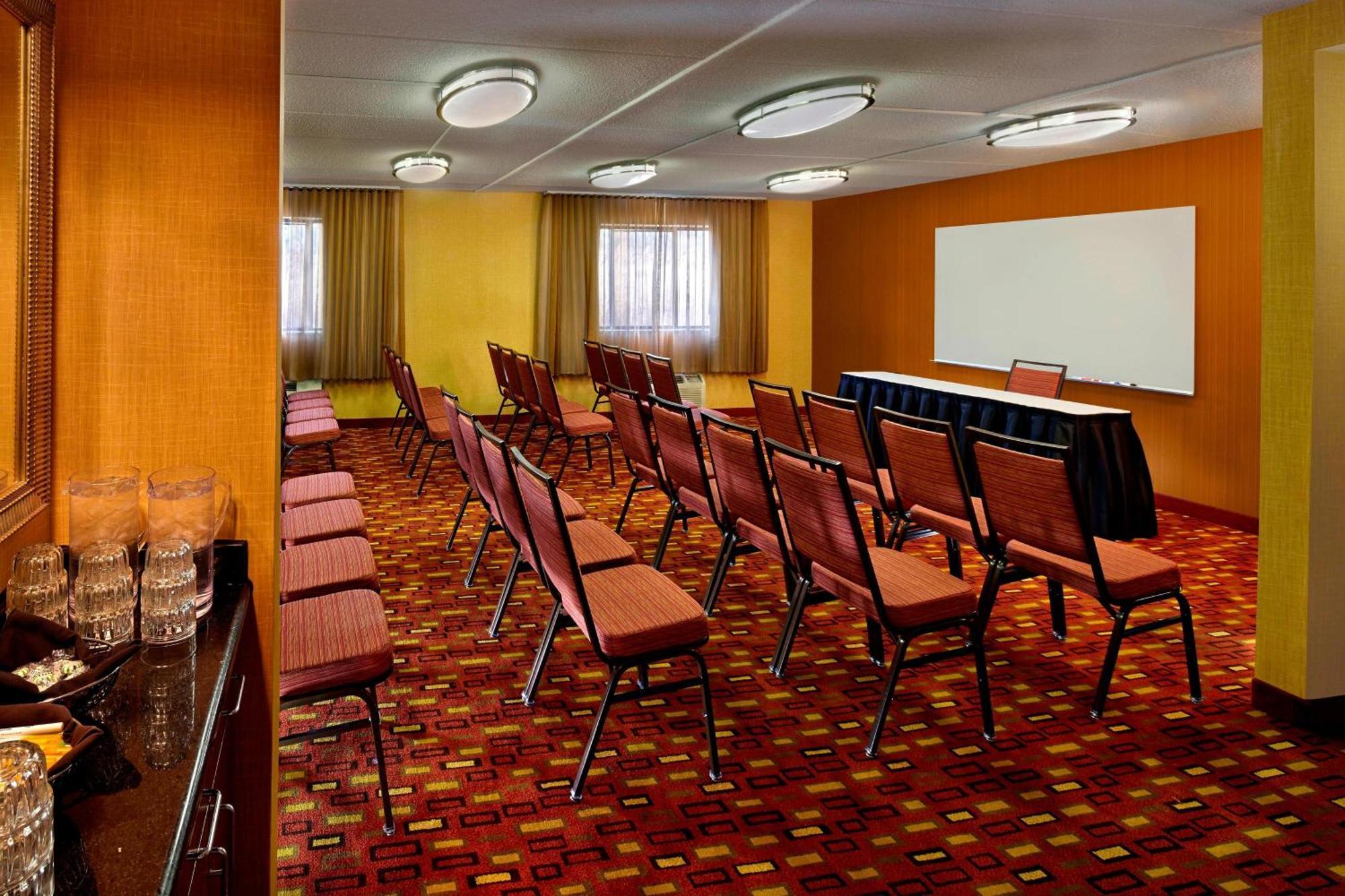 คอร์ทยาร์ด ครอมเวลล์ Hotel ภายนอก รูปภาพ